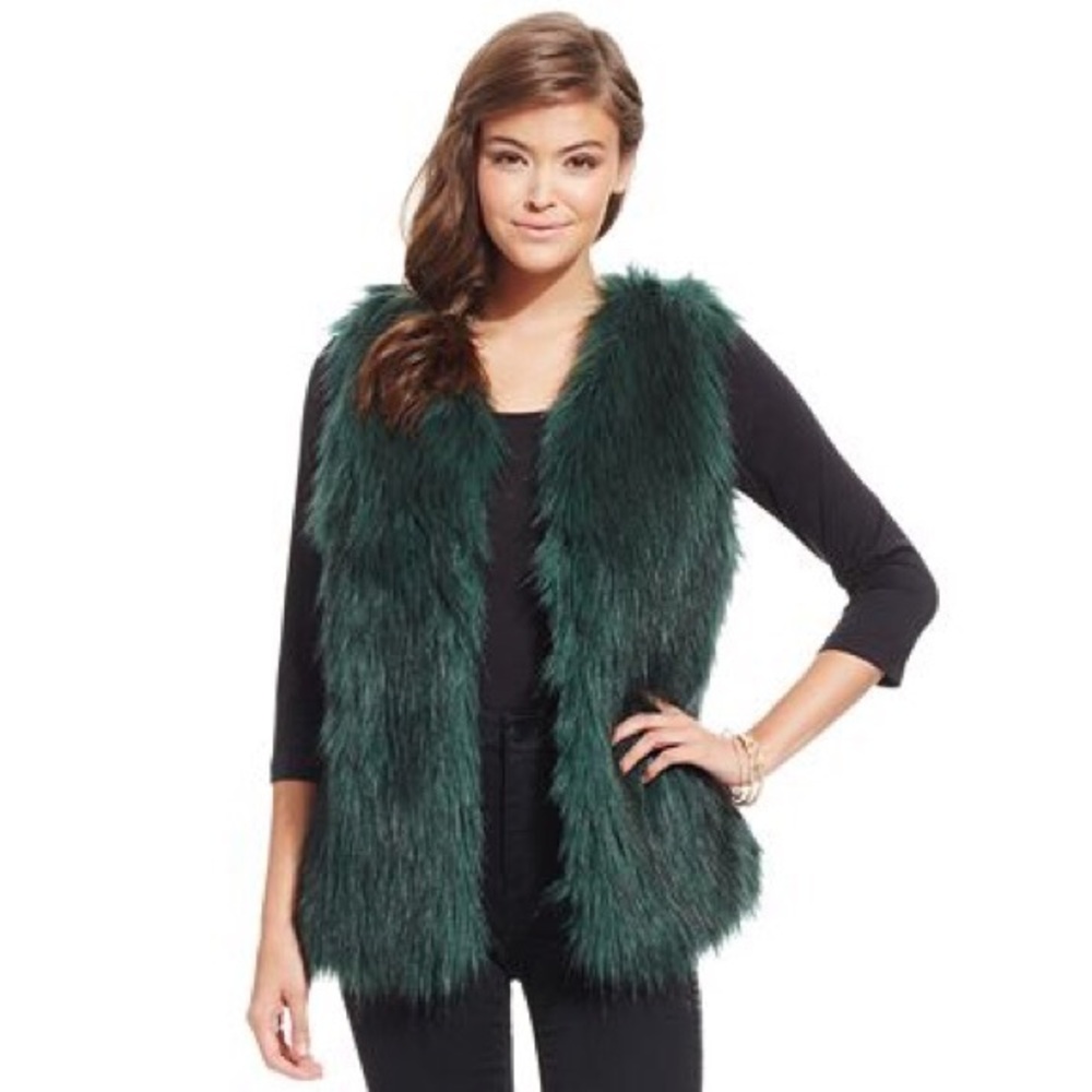 🆕Faux Fur vest in bold green!